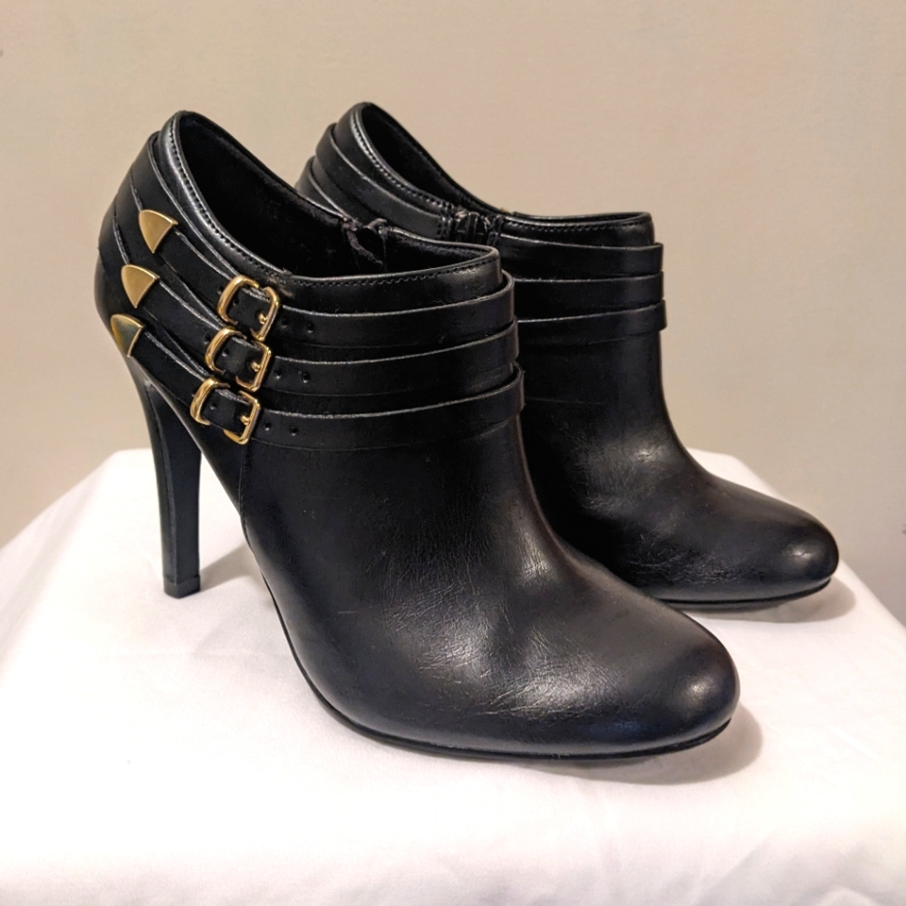 Size 6 1/2 Fioni Black Bootie Heels